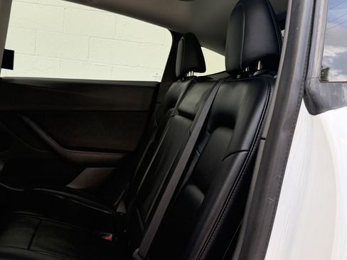 Used 2021 Tesla Model Y Long Range AWD/4WD image 22