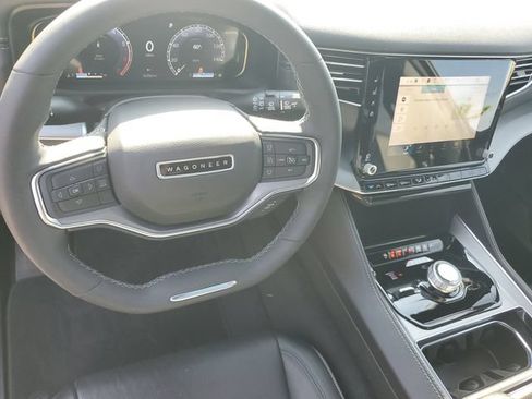 Used 2024 Jeep Wagoneer Series II AWD/4WD image 19