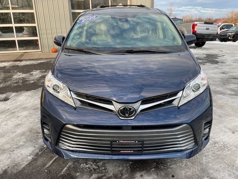Used 2020 Toyota Sienna XLE Premium image 2