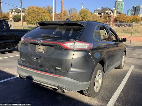 Used 2018 Ford Edge SE image 5