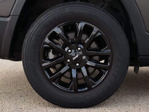 Used 2022 Jeep Cherokee Latitude Lux w/ Sun & Sound Group image 40