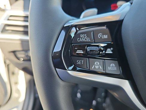 Used 2025 BMW 330i Sedan w/ M Sport Package image 17