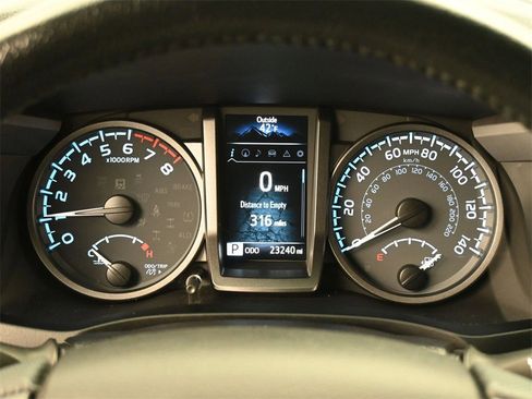 Used 2022 Toyota Tacoma TRD Sport image 8