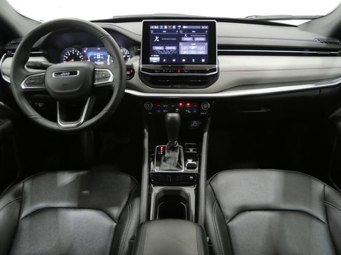 Used 2025 Jeep Compass Limited image 9