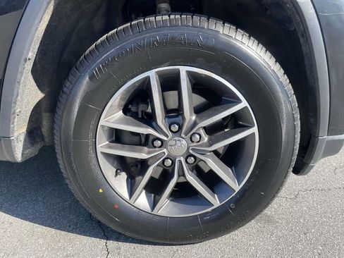 Used 2018 Jeep Grand Cherokee Limited AWD/4WD image 10