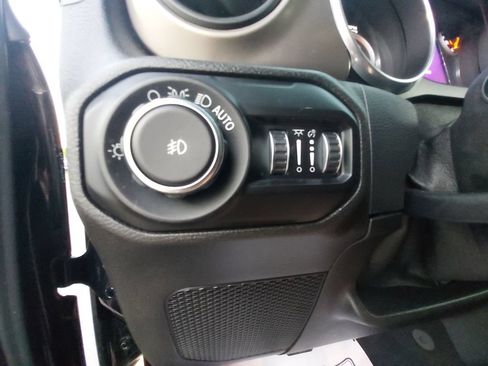 Used 2018 Jeep Wrangler Unlimited Sport S AWD/4WD image 22