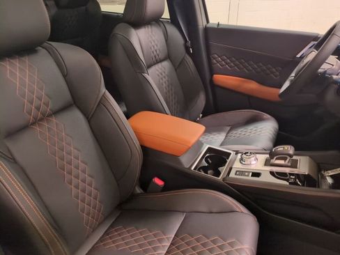 New 2025 Mitsubishi Outlander SEL image 11