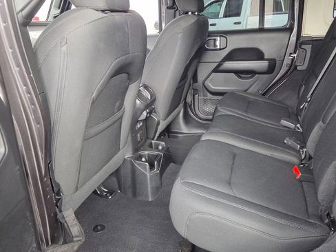 Used 2021 Jeep Wrangler Unlimited Sahara image 7