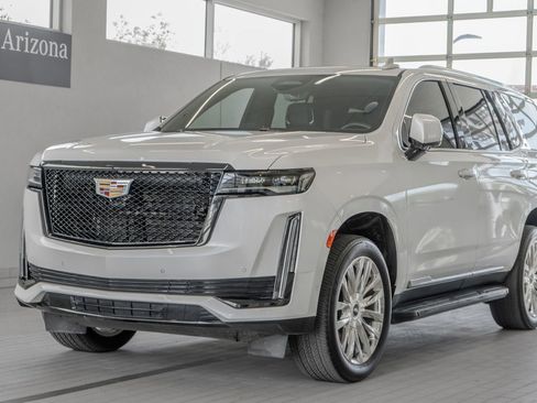 Used 2023 Cadillac Escalade Premium Luxury AWD/4WD image 25