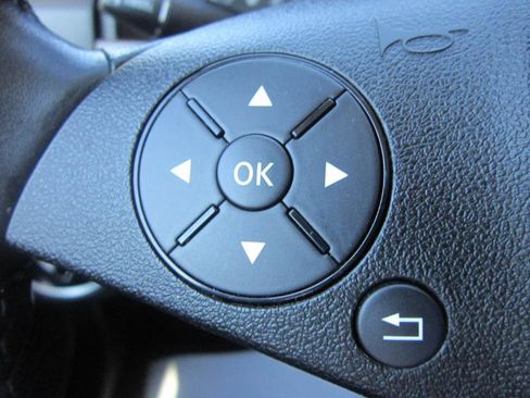 Used 2012 Mercedes-Benz GLK 350 4MATIC image 30