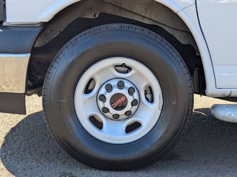 Used 2024 GMC Savana 2500 w/ Driver Convenience Package RWD image 32