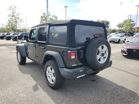Used 2022 Jeep Wrangler Unlimited Sport image 3