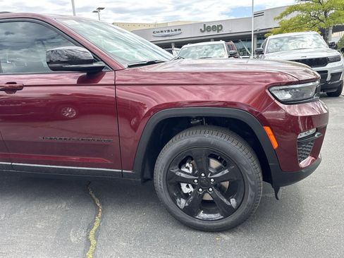 New 2025 Jeep Grand Cherokee Limited w/ Black Appearance Package image 15