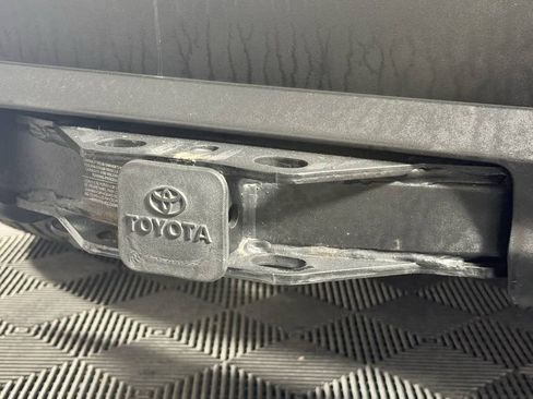 Used 2023 Toyota Highlander XLE AWD/4WD image 40