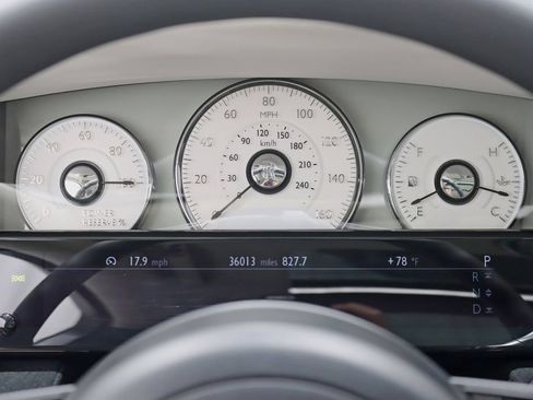 Used 2016 Rolls-Royce Ghost RWD image 17