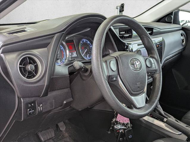 Used 2017 Toyota Corolla LE FWD image 2