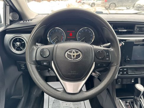 Used 2018 Toyota Corolla LE image 10