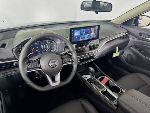 New 2025 Nissan Altima 2.5 SR w/ SR Premium Package image 9