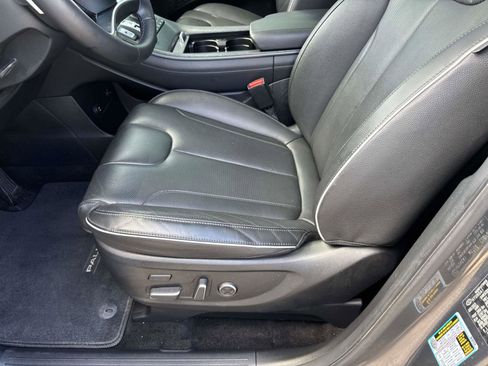 Used 2024 Hyundai Palisade Limited image 16