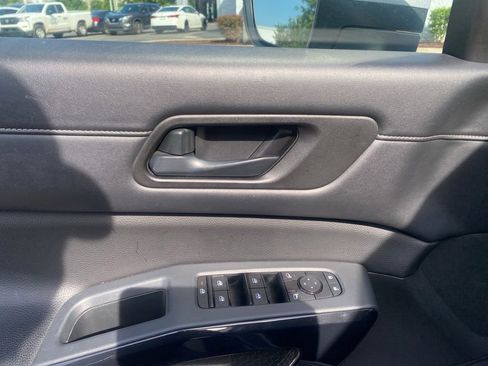 Certified 2024 Nissan Pathfinder SV FWD image 12