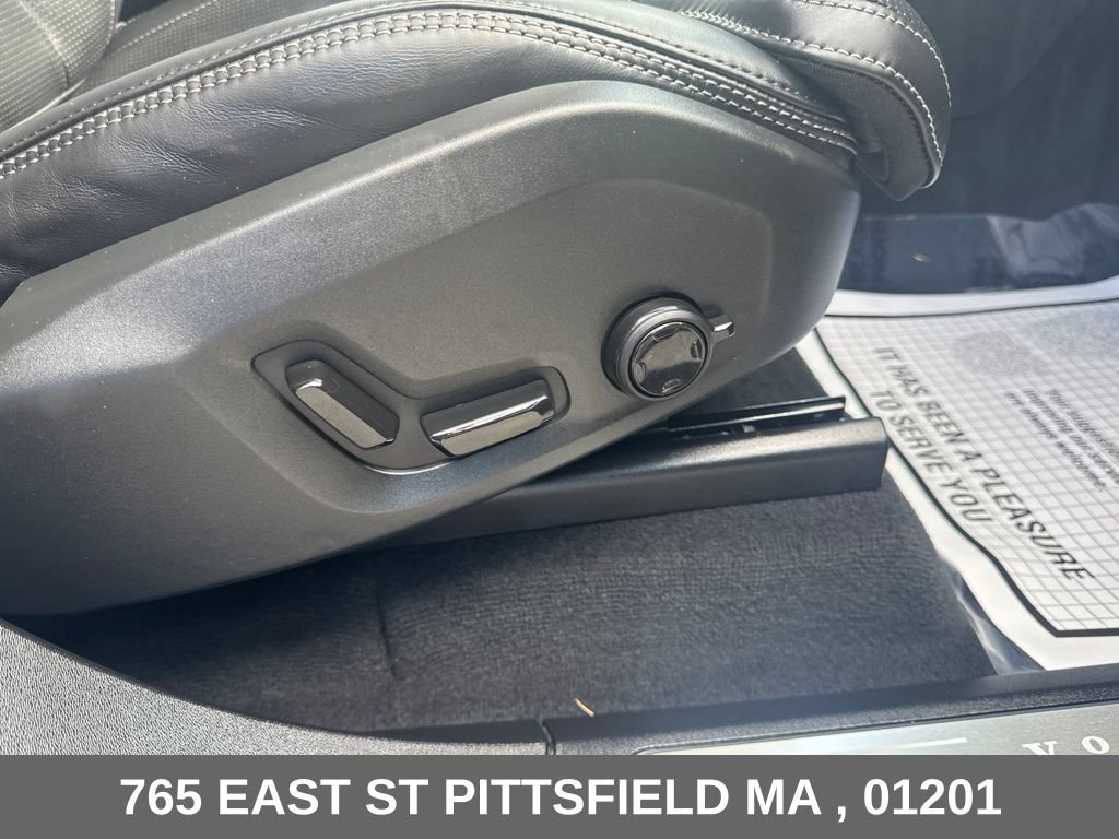 Used 2025 Volvo XC90 B6 Ultra w/ Protection Package Premier AWD/4WD image 17