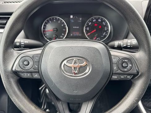 Certified 2022 Toyota RAV4 XLE image 28