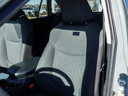 Certified 2021 Toyota RAV4 XLE w/ Convenience Package FWD image 17