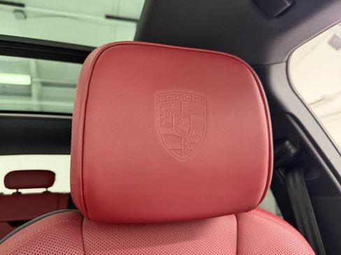 Certified 2023 Porsche Macan S AWD/4WD image 36