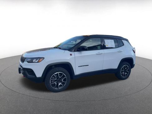 Used 2025 Jeep Compass Trailhawk image 8