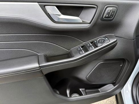 Used 2025 Ford Escape Platinum image 17