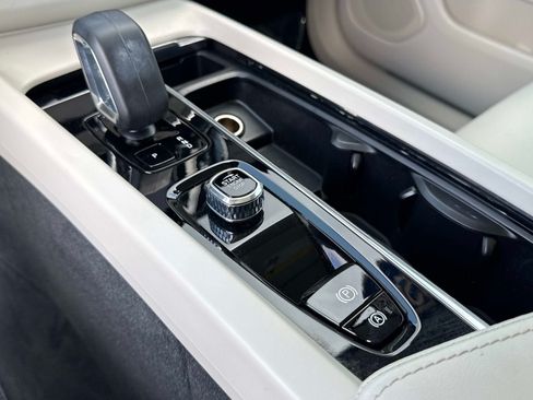 Certified 2024 Volvo XC60 B5 Plus w/ Climate Package AWD/4WD image 30