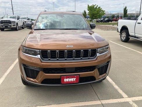 New 2026 Jeep Grand Cherokee Limited w/ Trailer Tow Package AWD/4WD image 2