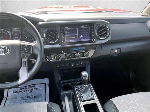 Used 2022 Toyota Tacoma TRD Sport w/ Technology Package AWD/4WD image 8