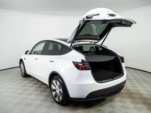Used 2023 Tesla Model Y Long Range AWD/4WD image 30