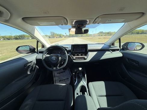 Used 2025 Toyota Corolla LE image 19