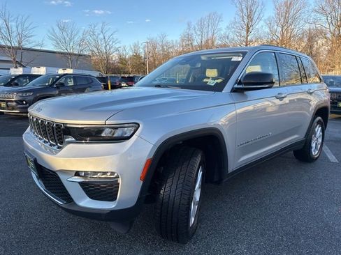 Certified 2022 Jeep Grand Cherokee Limited image 3
