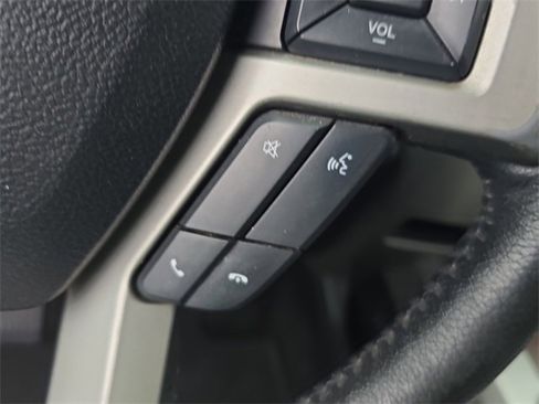 Used 2015 Ford F150 Lariat image 19