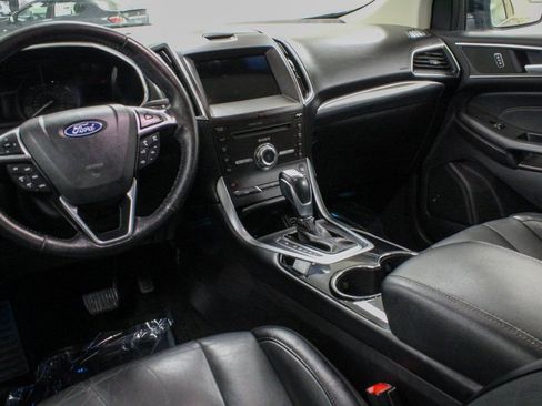Used 2018 Ford Edge Titanium w/ Technology Package image 9