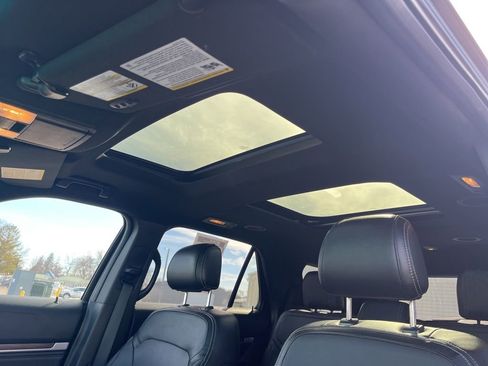Used 2017 Ford Explorer Limited image 12