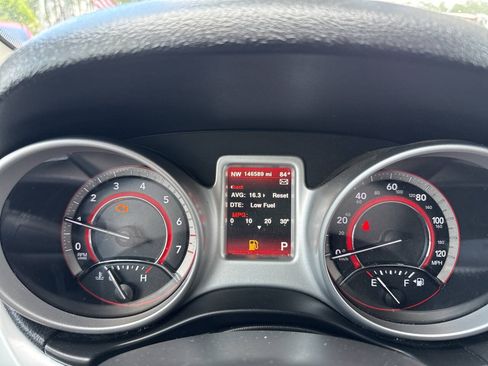 Used 2018 Dodge Journey SE w/ Popular Equipment Group FWD image 18