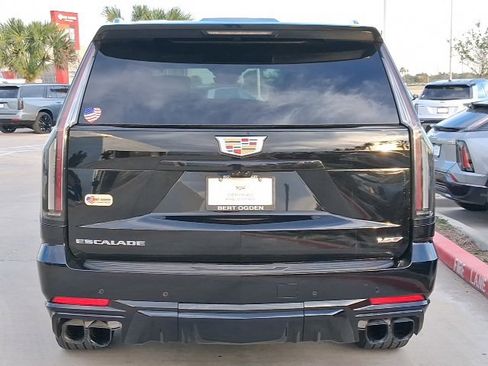 Used 2025 Cadillac Escalade ESV V image 5