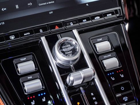 New 2026 Aston Martin V8 Vantage Roadster image 34