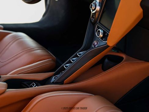 Used 2022 McLaren 720S Spider image 31