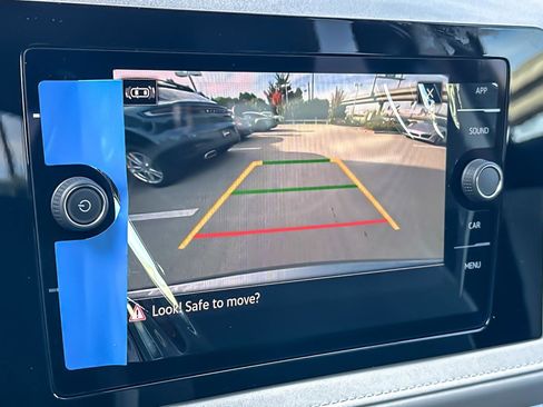 New 2026 Volkswagen Taos SE image 18