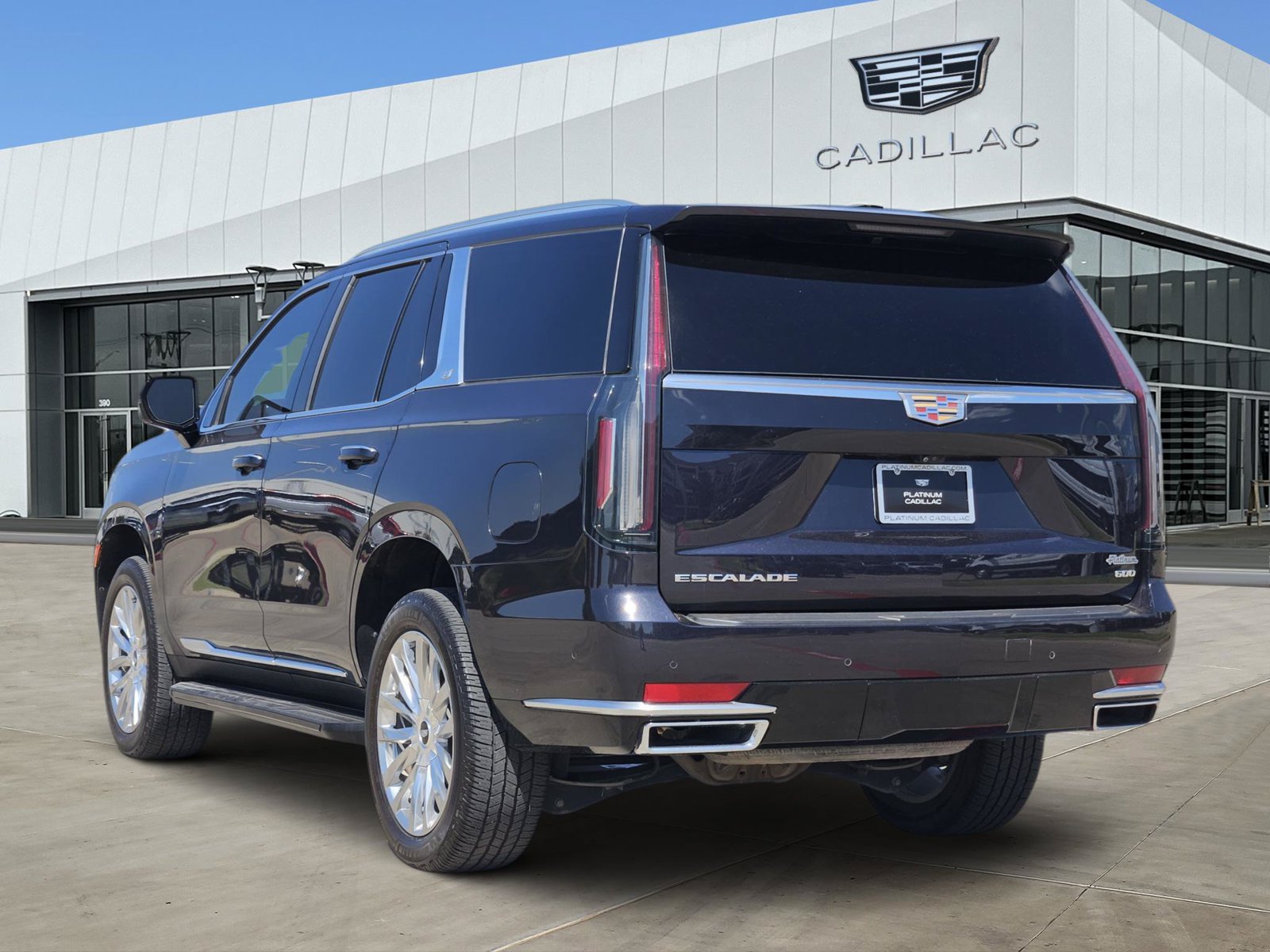 Used 2023 Cadillac Escalade Premium Luxury AWD/4WD image 4