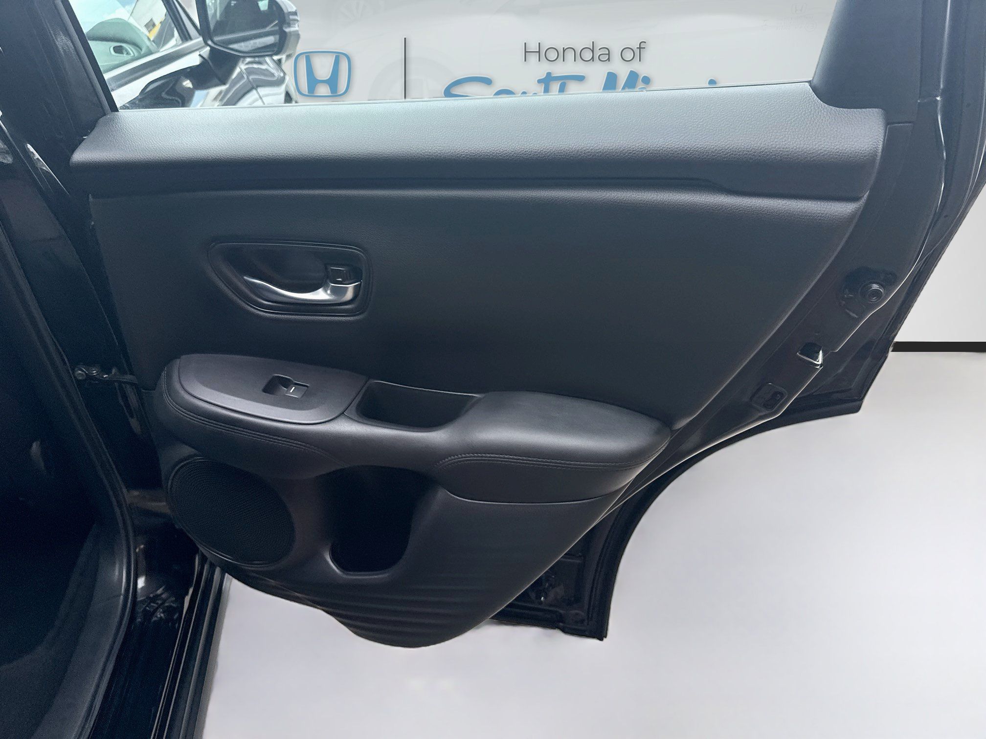 Certified 2025 Honda HR-V LX image 29