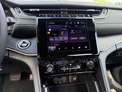 New 2025 Jeep Grand Cherokee L Altitude image 18