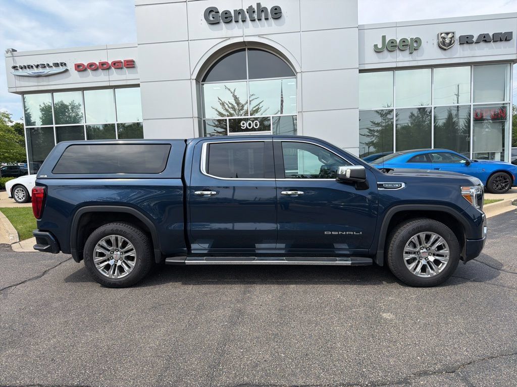 Used 2022 GMC Sierra 1500 Denali AWD/4WD image 2