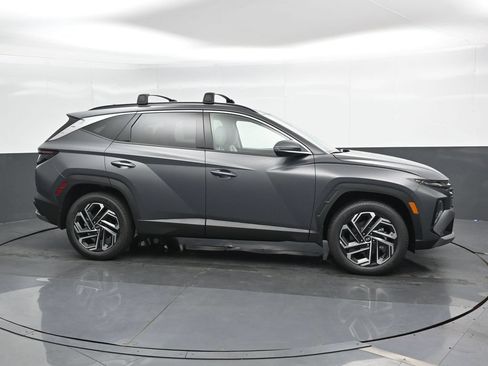 Used 2025 Hyundai Tucson Limited AWD/4WD image 4