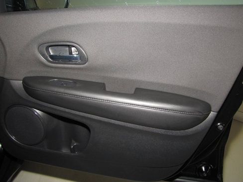 Used 2022 Honda HR-V LX image 18